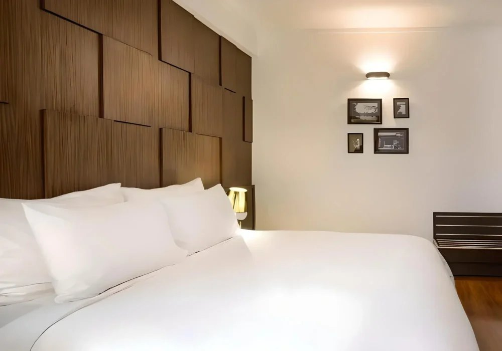 Bộ Chăn Ga Gối Khách Sạn T200 Trắng Trơn 5 Bộ Chăn Ga Gối Khách Sạn T200 Trắng Trơn - GoldenSilk - hình chi tiết 2