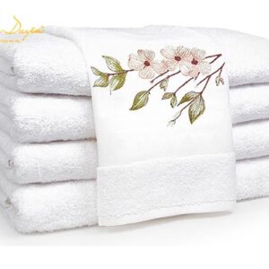 Khăn mặt khách sạn gấp gọn ở khu lavabo
